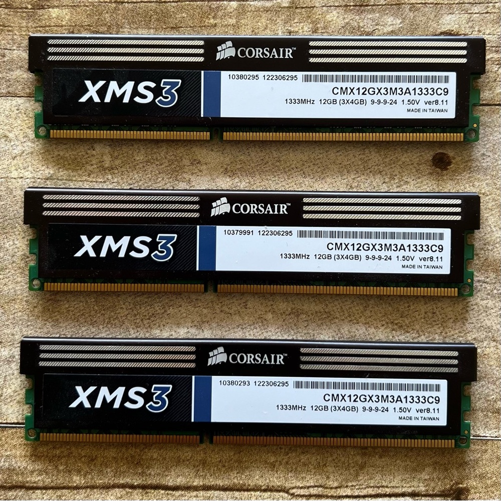 Corsair XMS3 12GB 3x4GB‎ DDR3 1333MHz Desktop RAM CMX12GX3M3A1333C9 Memory Kit